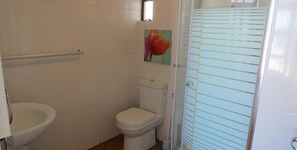 Family Apartment, 3 Bedrooms, Non Smoking, Sea View | Bathroom