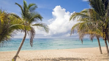 På stranden