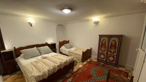 Triple Room | Blackout drapes, cribs (surcharge), WiFi (free), bed sheets - Dar Benelmahi (Fes)