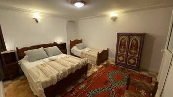 Triple Room | Blackout curtains, cots/infant beds, free WiFi, bed sheets