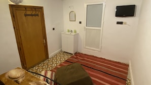 Double Room | Blackout drapes, cribs (surcharge), WiFi (free), bed sheets - Dar Benelmahi (Fes)