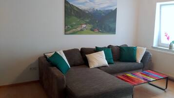 Apartment, 2 Bedrooms (incl. final cleaning fee 30 EUR) | Living room
