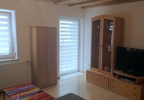 Apartment, 2 Bedrooms (incl. final cleaning fee 30 EUR) | Living room - Ferienwohnung Maja (Kisslegg)