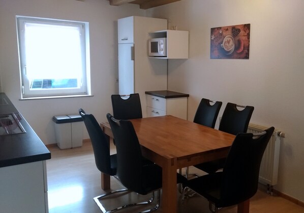 Apartment, 2 Bedrooms (incl. final cleaning fee 30 EUR) | Private kitchen | Full-size fridge, microwave, oven, stovetop