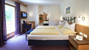 In-room safe, free WiFi, bed sheets - Hotel Bergblick (Racines)