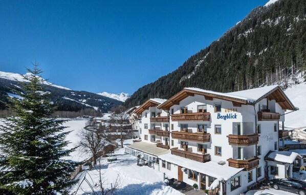 Front of property - Hotel Bergblick (Racines)
