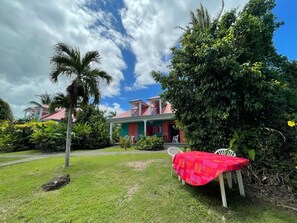 Outdoor dining - Bungalows Cas'à Willy - Alamanda 1 (Sainte-Rose)