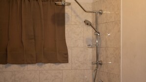 Comfort Room | Bathroom shower - The Pub Comfort Suites (East End)