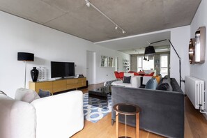 TV - Compton Street by onefinestay (London)