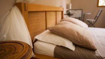 Kamar Triple (Les Schistes) | Didekorasi berbeda-beda dan dilengkapi dengan perabotan berbeda-beda