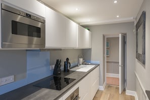 Frigorifero, microonde, forno, lavastoviglie