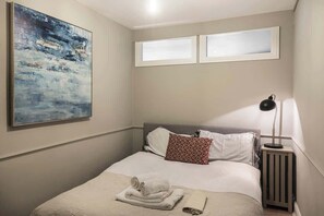 1 bedroom, iron/ironing board, WiFi, bed sheets - Nelson East: Central, modern 1 bed apartment (Ramsgate)