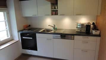 KĂŒhlschrank, Mikrowelle, Ofen, GeschirrspĂŒler