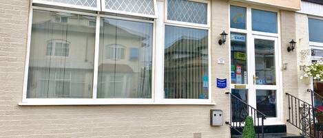 تفاصيل الفندق من الخارج