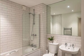 Shower, towels - Nelson West- Modern one bed, great for long stays (Ramsgate)