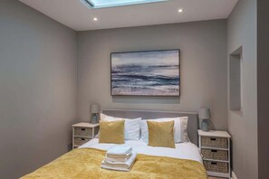 1 bedroom, iron/ironing board, WiFi, bed sheets - Nelson West- Modern one bed, great for long stays (Ramsgate)