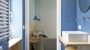 Ropa de cama de alta calidad, colchones con efecto memoria y minibar
