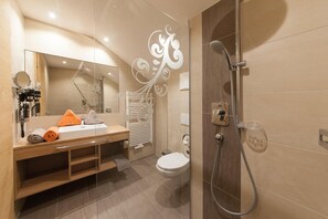 Douche, douche cascade, articles de toilette (gratuits)