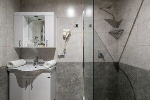 Shower, towels