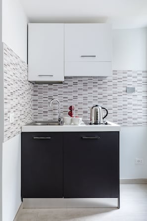 Apartment, 1 Schlafzimmer (A World Aparts - 61 Margutta) | Eigene Kochnische | Kühlschrank, Ofen, Herdplatte, Kochgeschirr/Geschirr/Besteck