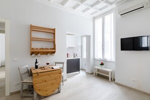 Apartment, 1 Schlafzimmer (A World Aparts - 61 Margutta) | Wohnbereich | Flachbildfernseher