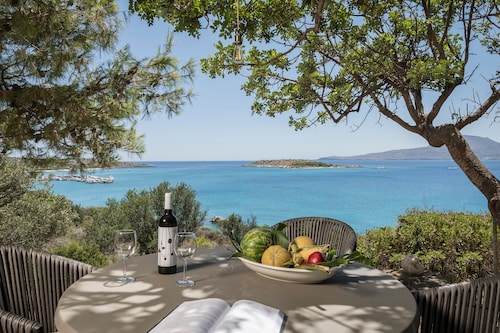 OPENNESS. House by the sea.