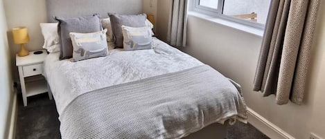 2 Schlafzimmer, BĂŒgeleisen/BĂŒgelbrett, Reisekinderbett, kostenloses WLAN