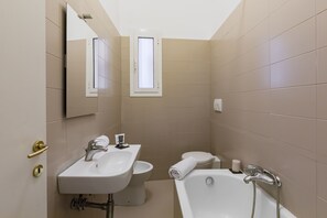 Bathroom - A World Aparts - 55 Palermo (Rome)