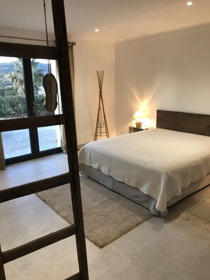 3 bedrooms, iron/ironing board, travel cot, free WiFi