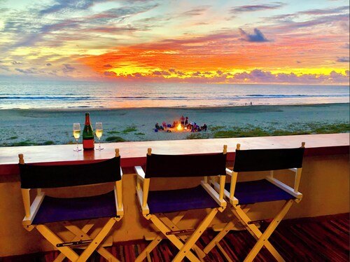 ★Sea-Esta ★BEACHFRONT★ Surf Condo! Pool & Hot Tub! Surf Views! Right On The Sand