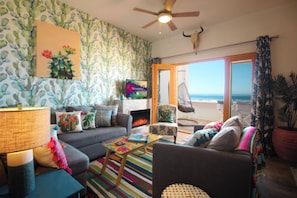TV, fireplace