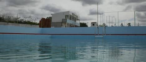 Hồ bơi ngoài trời