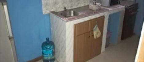 Fridge, microwave, blender, cookware/dishes/utensils