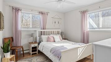 5 bedrooms, desk, iron/ironing board, travel crib