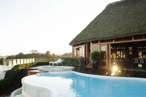 Outdoor pool - Villa Loma Bonita - Oceanfront Villa in Playa Bonita (Las Terrenas)