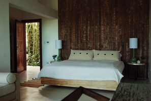 6 bedrooms, iron/ironing board, WiFi, bed sheets