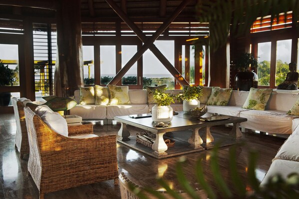 Interior - Villa Loma Bonita - Oceanfront Villa in Playa Bonita (Las Terrenas)