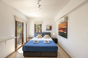 4 bedrooms, iron/ironing board, WiFi