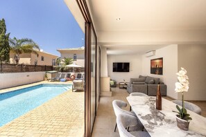 Dining - Villa Blue Water Bay 133 is set in the well maintained complex Blue Water Bay Village. (Paralimni)