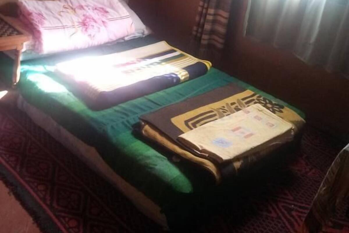 Double Room | Iron/ironing board, free WiFi, bed sheets