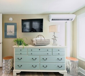 House | 2 bedrooms, iron/ironing board, free WiFi