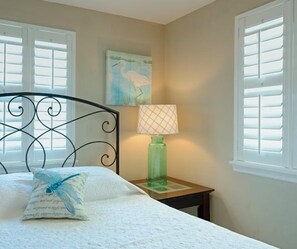 House | 2 bedrooms, iron/ironing board, free WiFi