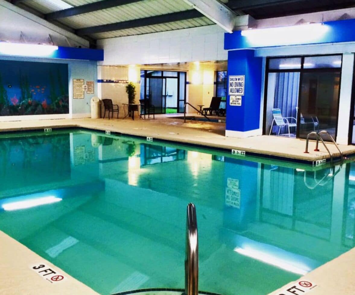 บ้านพัก | สระว่ายน้ำ