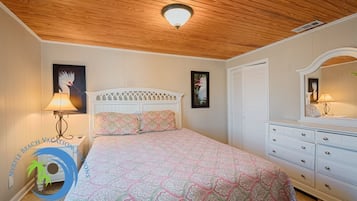 2 bedrooms, desk, iron/ironing board, free WiFi