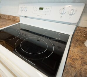 Hus | Eget kjøkken | Kjøleskap, mikrobølgeovn, kokeplater og oppvaskmaskin