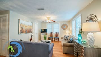 House | Living room | Flat-screen TV