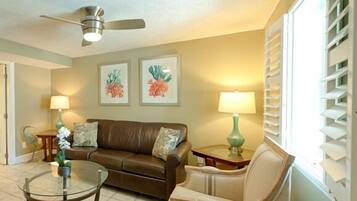 Condo (Windy Hill Villa 3 - Beach Charm) | 2 habitaciones, tabla de planchar con plancha y wifi gratis