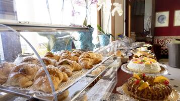 Petit déjeuner buffet compris tous les jours