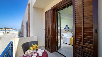 Doppelzimmer, Balkon, eingeschrÀnkter Meerblick | Balkon