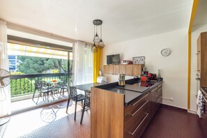 Frigorifero, microonde, forno, lavastoviglie